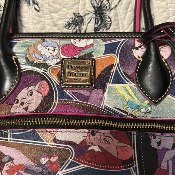 DOONEY & BOURKE Disney COLLECTION The Rescuers Tote - Picture 3 of 14